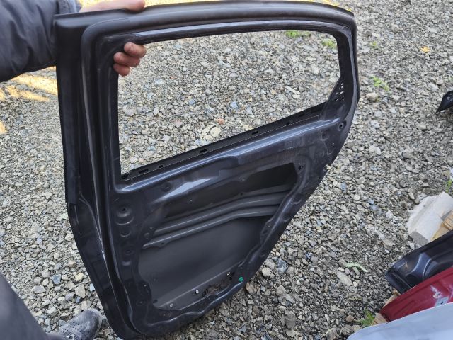 bontott KIA XCEED Jobb hátsó Ajtó (Üres lemez)