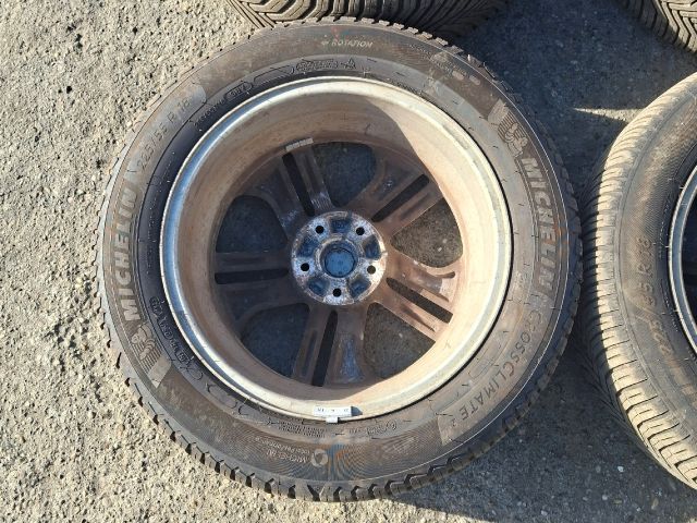 bontott  KOLEOS Gumiabroncs (1 db)