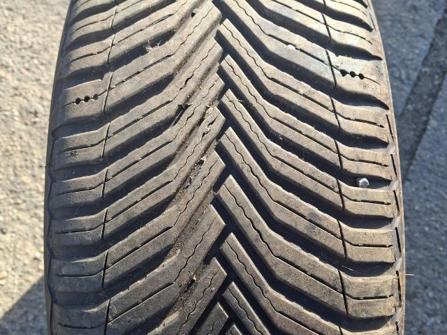 bontott  KOLEOS Gumiabroncs Szett