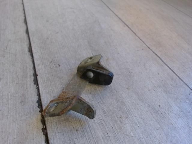 bontott LADA 110 Csomagtérajtó Ütköző