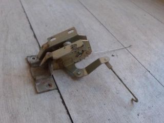 bontott LADA 110 Csomagtérajtó Zárszerkezet