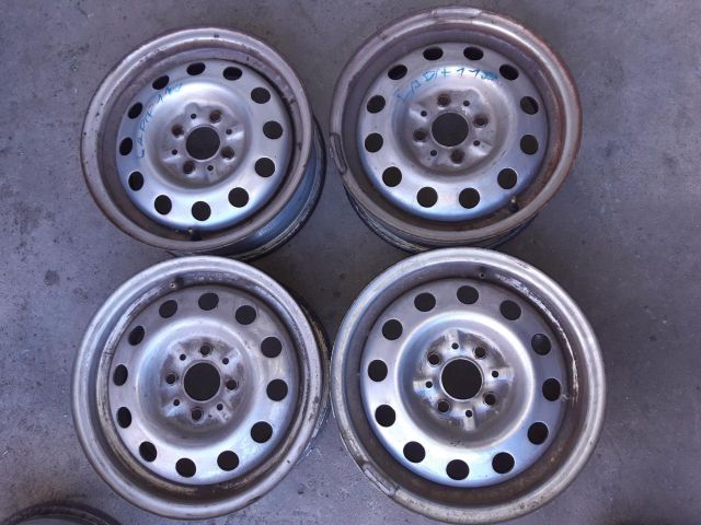 bontott LADA 112 Acélfelni Szett Gumival