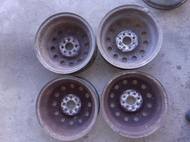 bontott LADA 112 Acélfelni Szett Gumival