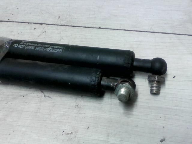 bontott LADA 112 Gázrugós Kitámasztó Teleszkóp Pár Csomagtérajtó