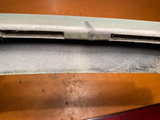 bontott LADA 112 Jobb Fényszóró Bajusz Díszléc