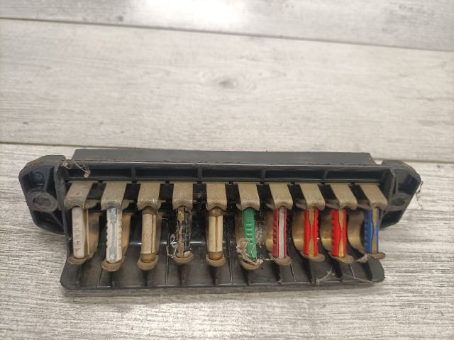 bontott LADA 1200-1600 Biztosítéktábla Utastér