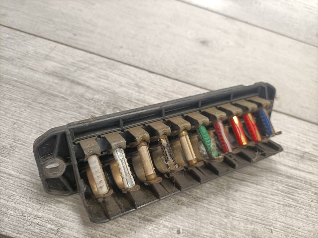 bontott LADA 1200-1600 Biztosítéktábla Utastér