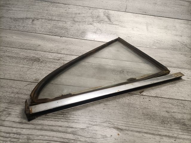 bontott LADA 1200-1600 Jobb hátsó Fixüveg (Ajtóban)