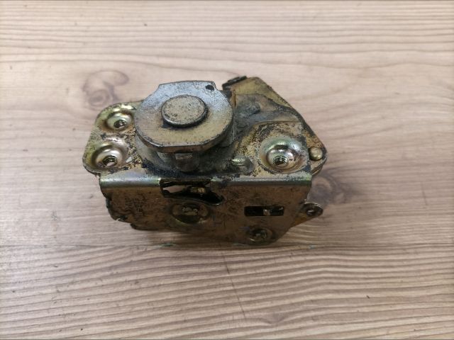 bontott LADA 2104 Jobb hátsó Ajtózár