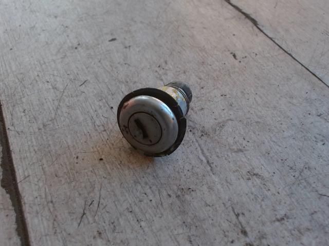 bontott LADA 2107 Bal első Zárbetét