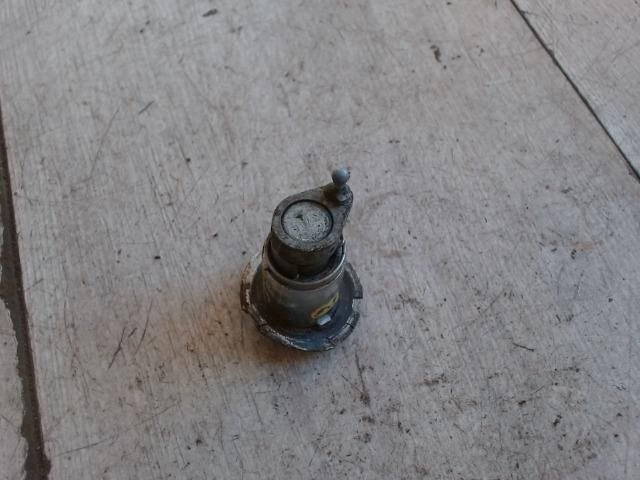 bontott LADA 2107 Bal első Zárbetét