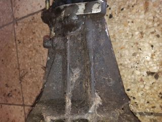 bontott LADA NIVA Differenciálmű Tartó Bak