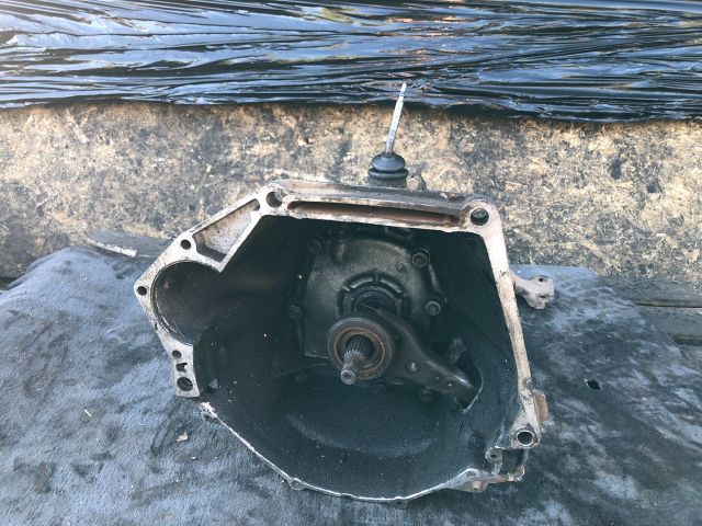 bontott LADA NIVA Váltó (Mechanikus)