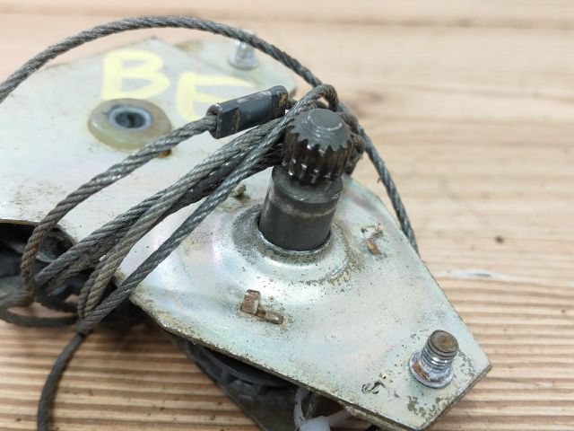 bontott LADA NIVA Bal első Ablakemelő Szerkezet (Mechanikus)