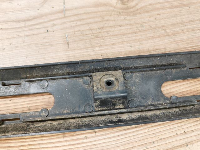 bontott LADA NIVA Csomagtérajtó Díszléc