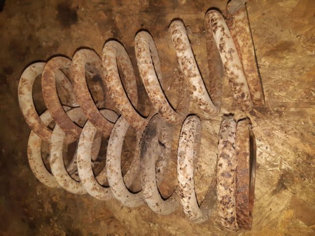 bontott LADA NIVA Első Rugó Pár