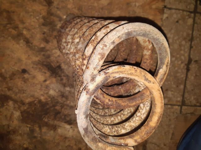 bontott LADA NIVA Első Rugó Pár