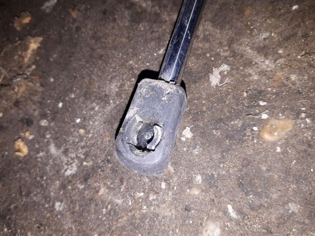 bontott LADA NIVA Gázrugós Kitámasztó Teleszkóp Pár Csomagtérajtó