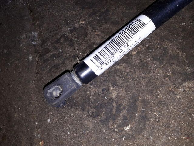 bontott LADA NIVA Gázrugós Kitámasztó Teleszkóp Pár Csomagtérajtó