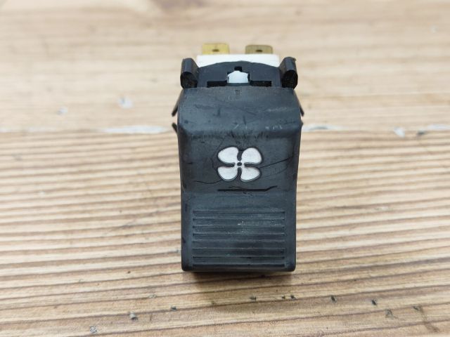 bontott LADA NIVA Kapcsoló (Magában)