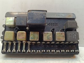 bontott LADA SAMARA Biztosítéktábla Motortér