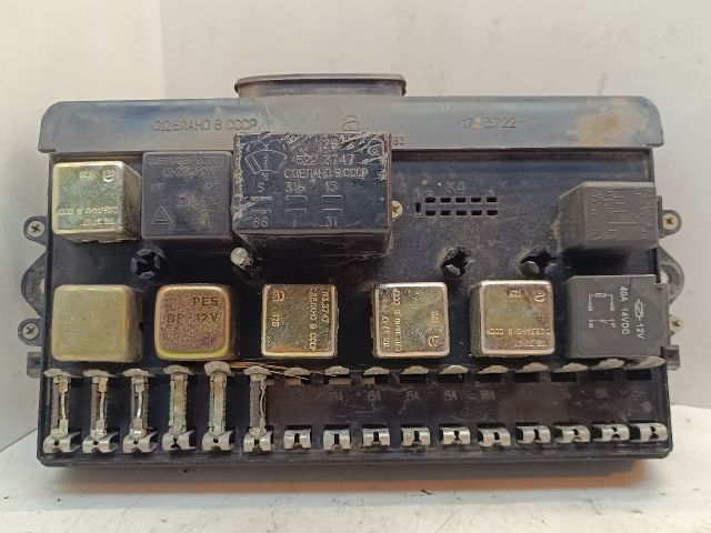 bontott LADA SAMARA Biztosítéktábla Motortér