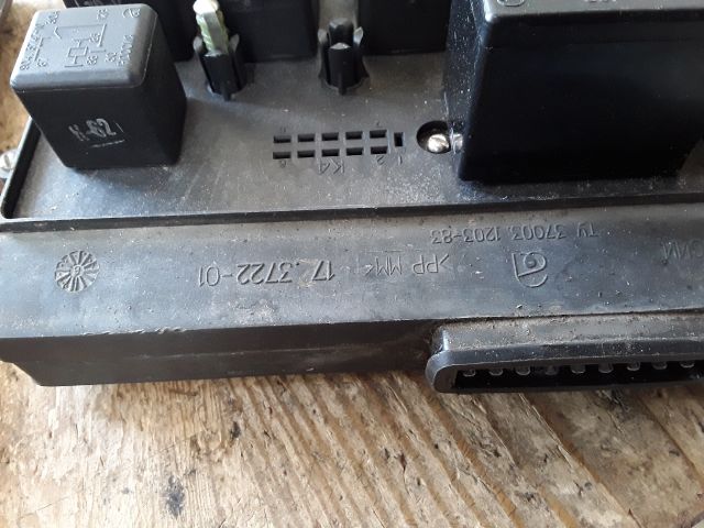 bontott LADA SAMARA Biztosítéktábla Motortér