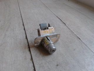 bontott LADA SAMARA Csomagtérajtó Zárbetét