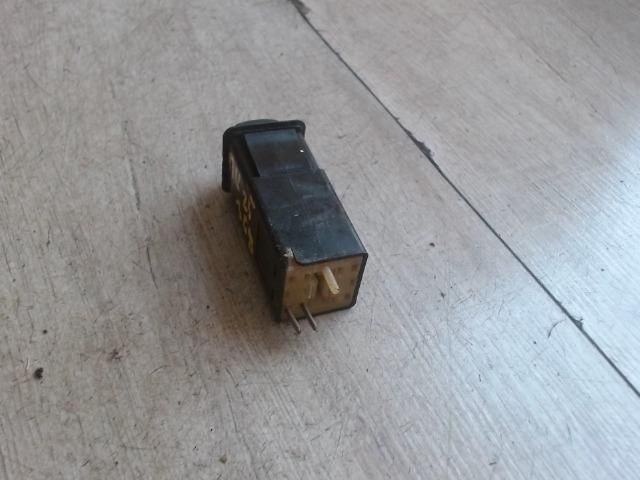 bontott LADA SAMARA Hátsó Ködzárófény Kapcsoló