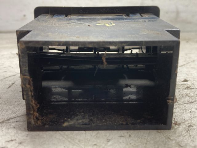 bontott LADA SAMARA Középső Bal Szellőző