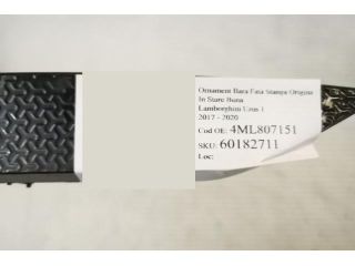 bontott LAMBORGHINI URUS Bal első Lökhárító Díszléc