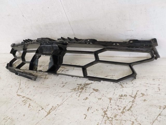 bontott LAMBORGHINI URUS Első Lökhárító Alsó Középső Díszrács