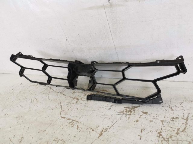 bontott LAMBORGHINI URUS Első Lökhárító Alsó Középső Díszrács