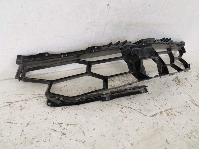 bontott LAMBORGHINI URUS Első Lökhárító Alsó Középső Díszrács