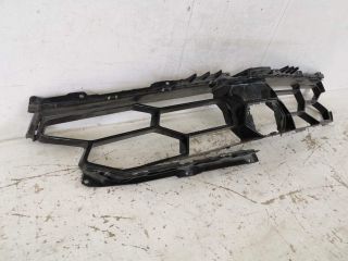 bontott LAMBORGHINI URUS Első Lökhárító Alsó Középső Díszrács