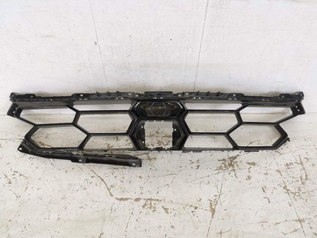 bontott LAMBORGHINI URUS Első Lökhárító Alsó Középső Díszrács