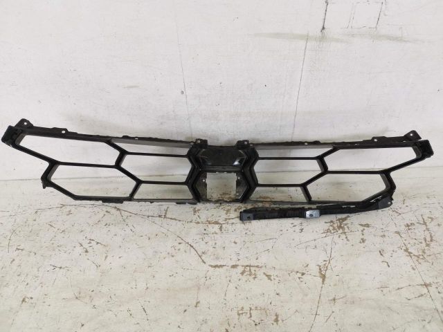 bontott LAMBORGHINI URUS Első Lökhárító Alsó Középső Díszrács