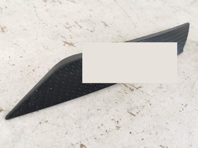 bontott LAMBORGHINI URUS Első Lökhárító Díszléc