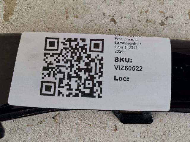bontott LAMBORGHINI URUS Jobb első Lökhárító Díszléc