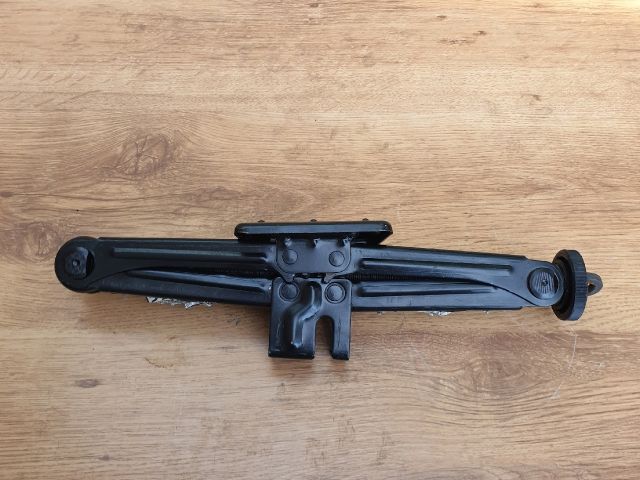 bontott LANCIA DELTA Emelő