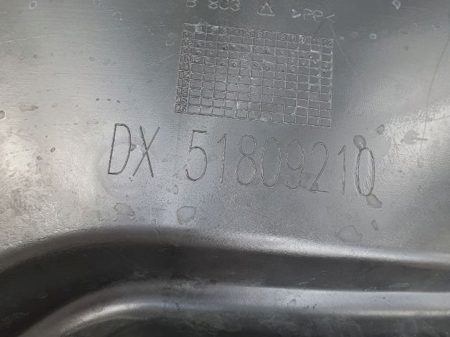 bontott LANCIA DELTA Jobb első Első Dobbetét (Kerékjárati, Műanyag)