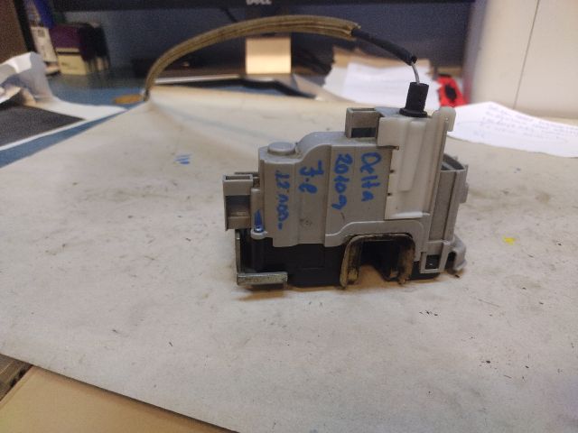 bontott LANCIA DELTA Jobb hátsó Ajtózár