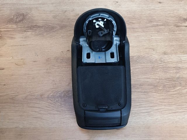 bontott LANCIA DELTA Könyöklő