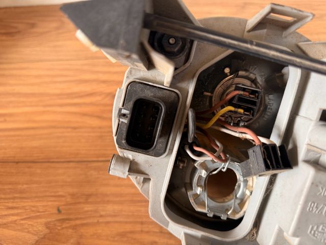 bontott LANCIA LYBRA Bal Fényszóró