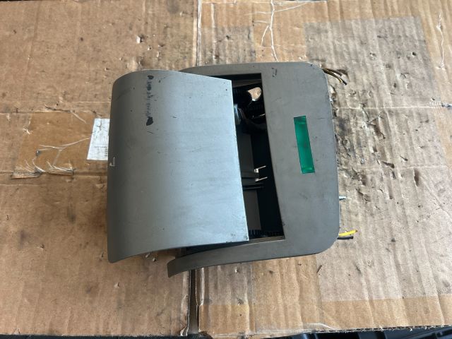 bontott LANCIA LYBRA Első Hamutartó