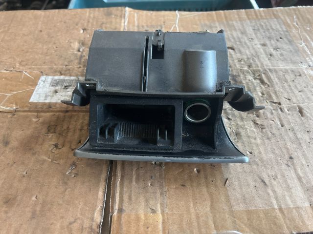 bontott LANCIA LYBRA Első Hamutartó