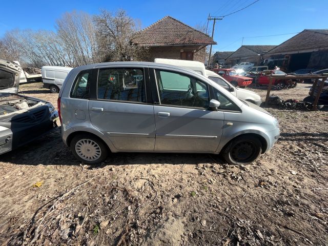 bontott LANCIA MUSA Csomagtérajtó (Részeivel)