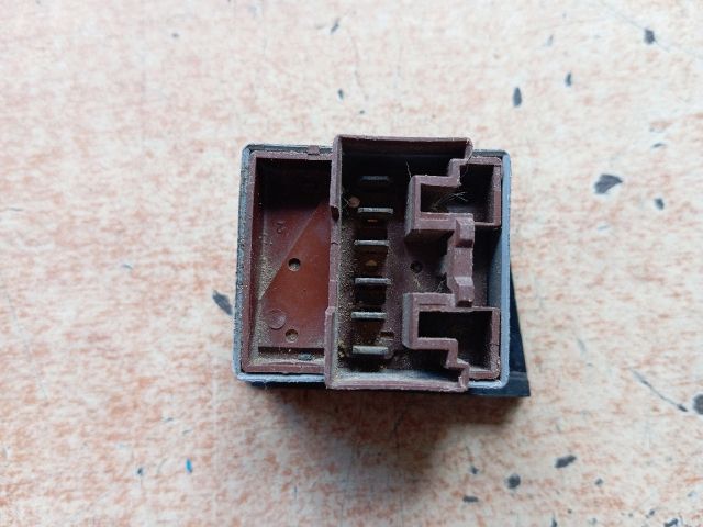 bontott LANCIA THEMA Bal első Ablakemelő Kapcsoló