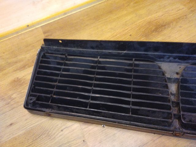 bontott LANCIA THEMA Hűtőrács