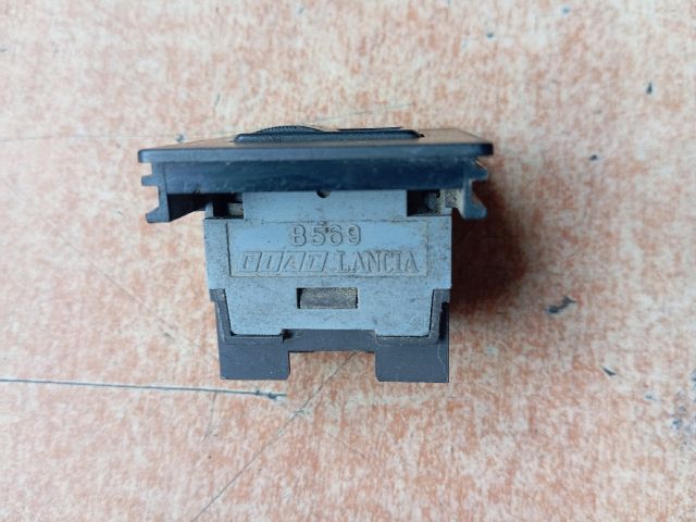 bontott LANCIA THEMA Jobb első Ablakemelő Kapcsoló